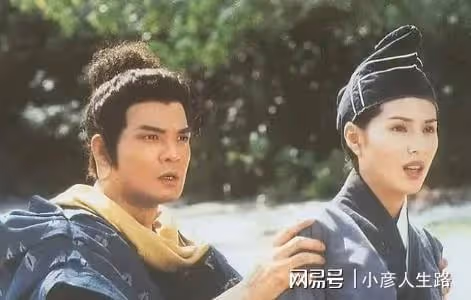 李國麟曬港人悼念伊莉莎白圖,配文丟人兩字,疑似含沙射影羅家英