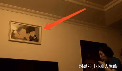 喬任梁去世6周年,陳喬恩攜丈夫到墓地看望,與喬媽媽溫暖相擁