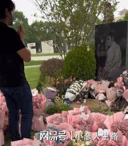 陳喬恩艾倫去墓地悼念喬任梁,和喬媽擁抱落淚,喬媽:她每年都來
