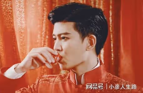 李沁《請君》開播第一天,男主任嘉倫被刷差評,觀眾理由出奇一致