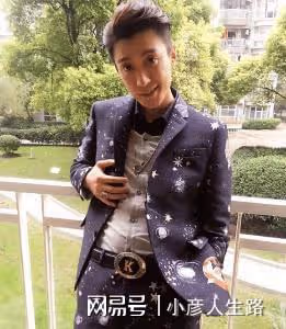 無兒無女的喬任梁去世6年,父母的選擇令人淚目