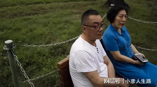 無兒無女的喬任梁去世6年,父母的選擇令人淚目