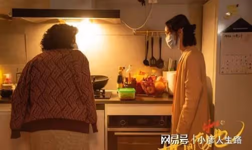 《世間有她》是一部很成功的現實題材新主流情感大片,值得一觀