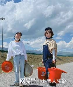 知名歌手高速服務區滯留6天!提桶打水洗澡,笑對困難無任何抱怨