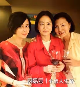成龍再爆有私生子房祖軒,孩子媽是鄧麗君,網友分析是假新聞