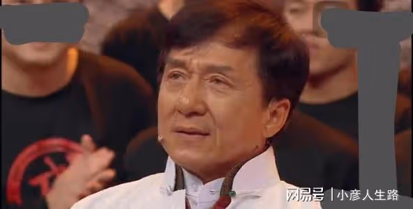 成龍再爆有私生子房祖軒,孩子媽是鄧麗君,網友分析是假新聞