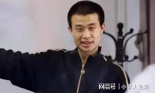 網友在北大偶遇韋東奕,全身上下沒有任何名牌,專心致志研究數學