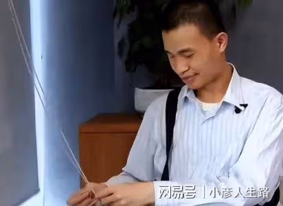 網友在北大偶遇韋東奕,全身上下沒有任何名牌,專心致志研究數學