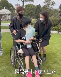 喬任梁父母上墳悼念兒子,陳喬恩帶老公現身,大家開心熱聊