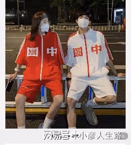 63歲知名港星定居遼寧!穿60元國牌T恤,拿內地身份證感動哭