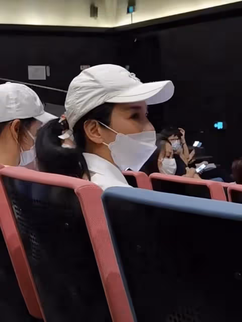 謝娜演話劇排場足,陳喬恩攜老公捧場,應采兒跟黃奕到場支持