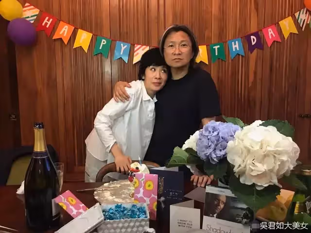 吳君如罕曬全家福!陳可辛貼心幫戴耳環