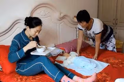 月子期間老公嫌孩子吵要分房睡,半夜去老公房間一看,妻子欲離婚