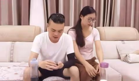 月子期間老公嫌孩子吵要分房睡,半夜去老公房間一看,妻子欲離婚