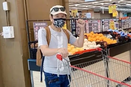 離婚也不讓孩子吃苦!趙傳「包辦買菜做飯十多年」台下兼母職自豪「硬漢不怕彎腰掃除」樂當全能老爸