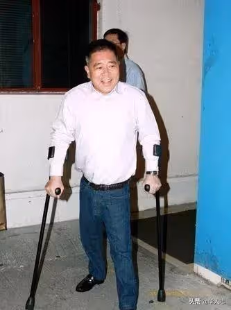 家道中落！當紅時引退「她秒嫁跛腳富商」全為救弟弟　50歲逆襲「化身10億女總裁」凍齡顏值曝光