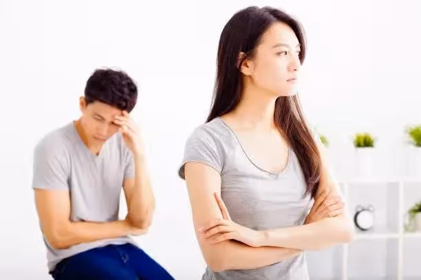 姑娘父母湊錢買婚房,婆家卻想搬進來,姑娘:不嫁了,請你們離開