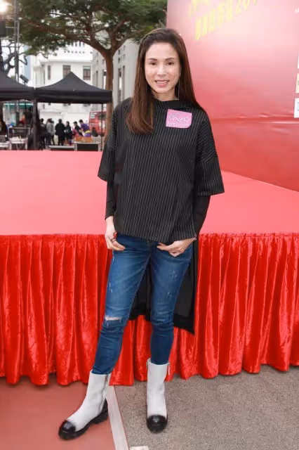離開濾鏡後的李若彤,用「上松下緊」提升氣質感,這才是56歲真實模樣