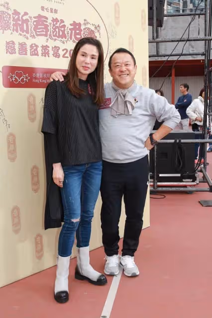 離開濾鏡後的李若彤,用「上松下緊」提升氣質感,這才是56歲真實模樣