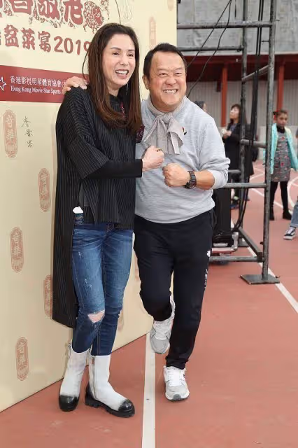 離開濾鏡後的李若彤,用「上松下緊」提升氣質感,這才是56歲真實模樣