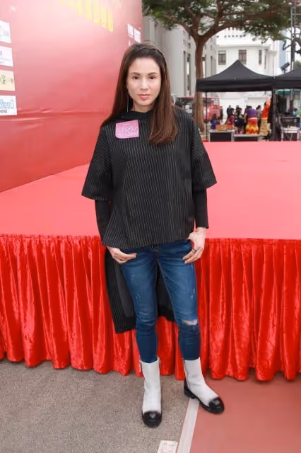 離開濾鏡後的李若彤,用「上松下緊」提升氣質感,這才是56歲真實模樣
