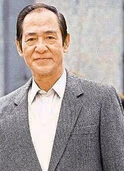 出道45年,74歲靠一個龍套紅遍大江南北,女兒金像獎、兒子奧斯卡
