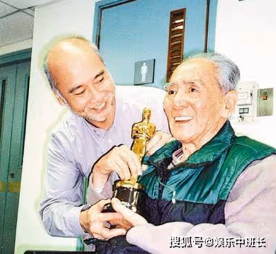 出道45年,74歲靠一個龍套紅遍大江南北,女兒金像獎、兒子奧斯卡