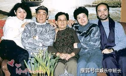 出道45年,74歲靠一個龍套紅遍大江南北,女兒金像獎、兒子奧斯卡