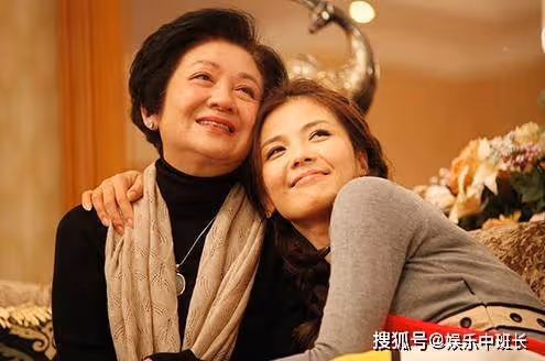 出道45年,74歲靠一個龍套紅遍大江南北,女兒金像獎、兒子奧斯卡