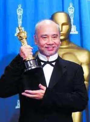 出道45年,74歲靠一個龍套紅遍大江南北,女兒金像獎、兒子奧斯卡