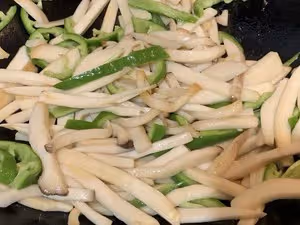 費米飯的蚝油青椒炒杏鮑菇