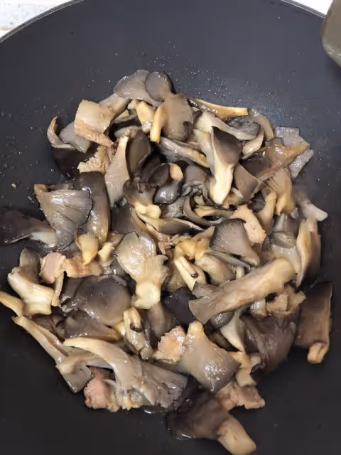 簡單美味的蘑菇炒肉