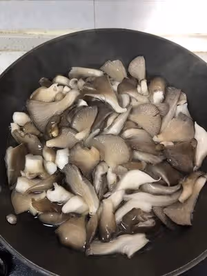 簡單美味的蘑菇炒肉