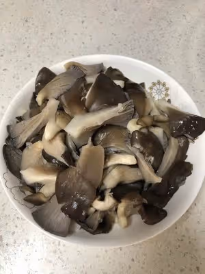 簡單美味的蘑菇炒肉