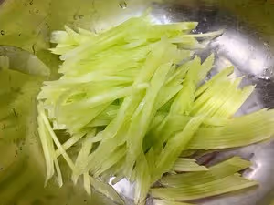 涼拌爽口萵筍絲