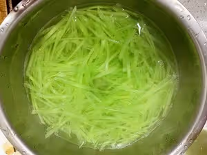 涼拌爽口萵筍絲