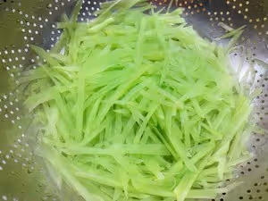 涼拌爽口萵筍絲