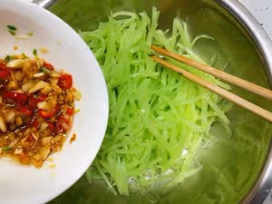 涼拌爽口萵筍絲