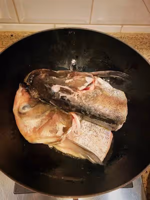 鮮！— 粉皮花鰱魚頭湯