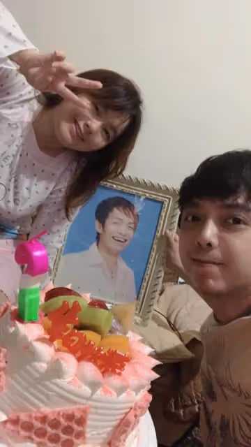 身兼多職養家！43歲男星單親養女「被目擊在飯店當櫃台員」,「本人證實已上班2個月」月薪曝光!
