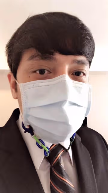 身兼多職養家！43歲男星單親養女「被目擊在飯店當櫃台員」,「本人證實已上班2個月」月薪曝光!