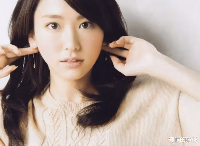新垣結衣,在日本戀人榜人氣榜霸榜了10幾年了,現在成了國民初戀