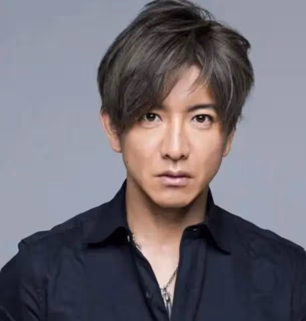 木村拓哉與媽媽弟弟關係疏遠,弟弟不像他那麼帥,和哥哥關係不好