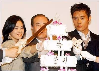 宋仲基為什麼剷平千萬婚房?宋慧喬要用礦泉水洗澡,累壞工作人員