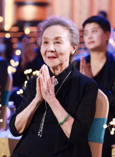 吳彥姝:72歲才進圈,現今成「最美奶奶」,用演技打出「王炸」