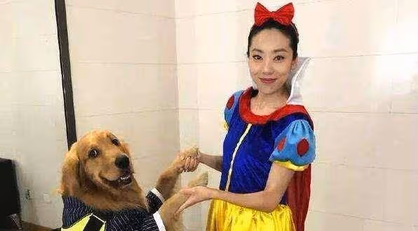 27歲被周星馳看中,兩度力捧不紅,為什麼鄂靖文是最失敗星女郎?