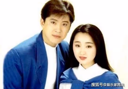 毛寧隱藏多年的老婆,原來是大家熟悉的她,難怪事業會如此成功
