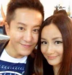 毛寧隱藏多年的老婆,原來是大家熟悉的她,難怪事業會如此成功
