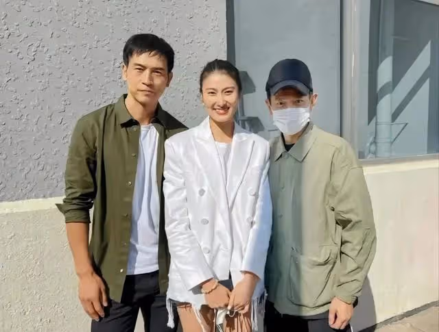 劉德華在哈爾濱拍戲遭圍觀，親和無架子，御用替身也在現場