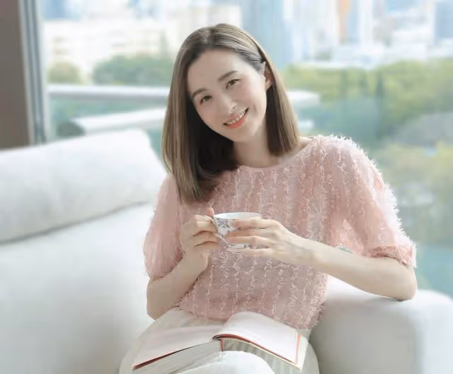 香港知名女星否認拜金！曬照秀豐滿身材，為丈夫生子穩固豪門地位